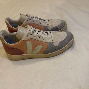 Veja Women's Cream and Tan Sneakers